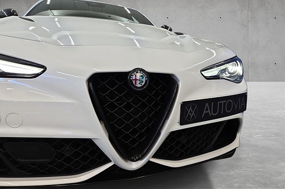 Alfa Romeo Giulia Quadrifoglio 4 of 30