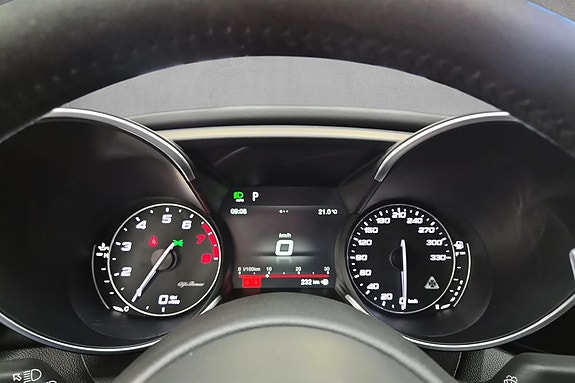 Alfa Romeo Giulia Quadrifoglio 24 of 30