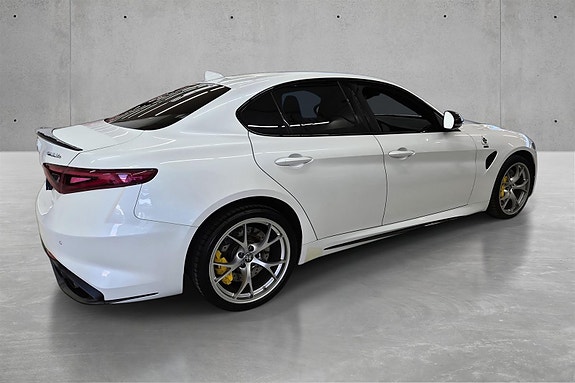 Alfa Romeo Giulia Quadrifoglio 5 of 30