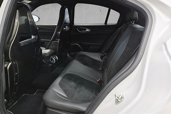 Alfa Romeo Giulia Quadrifoglio 29 of 30