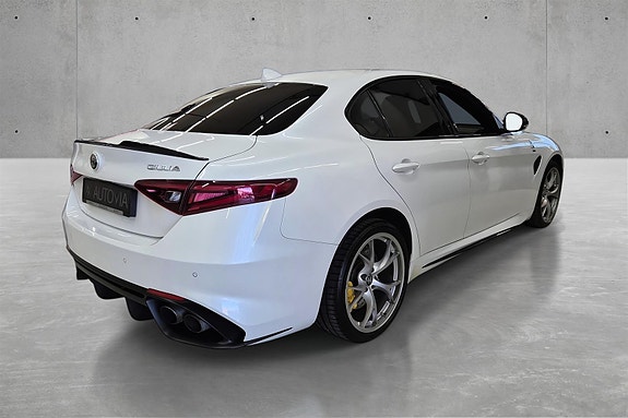 Alfa Romeo Giulia Quadrifoglio 6 of 30