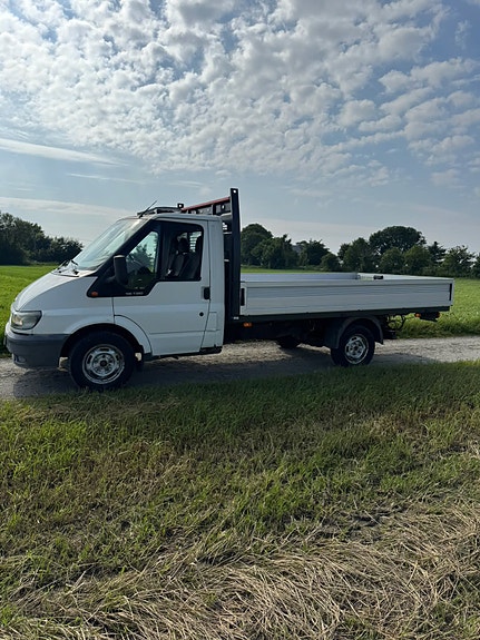 Ford Transit 350L Van 21 of 23
