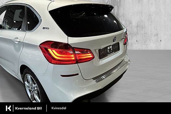 BMW 225xe 8 of 29