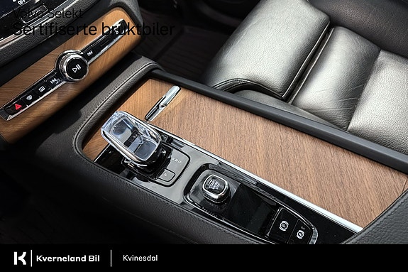 Volvo XC90 25 of 29