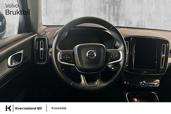 Volvo XC40 13 of 28