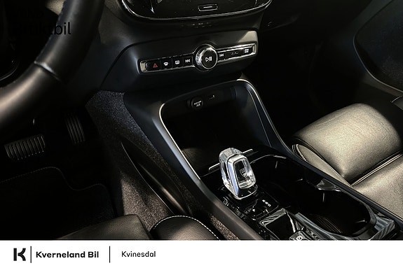 Volvo XC40 23 of 28