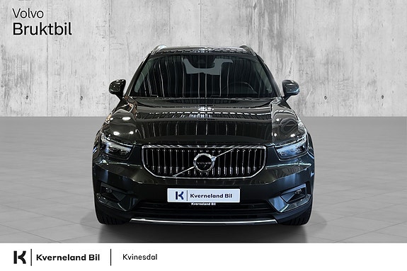 Volvo XC40 2 of 28