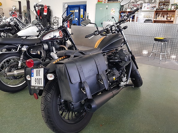 Moto Guzzi V9 Bobber 5 of 6