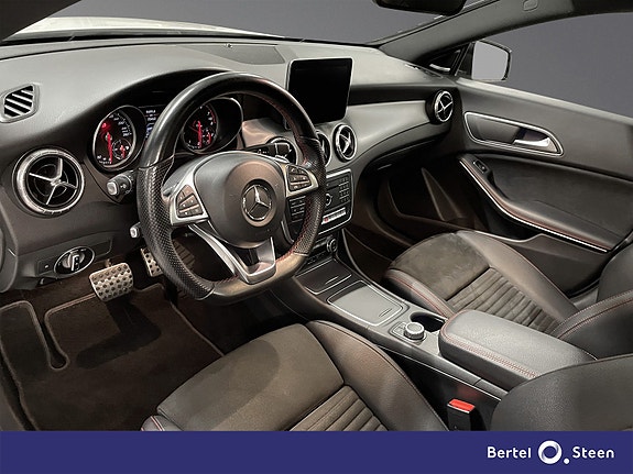 Mercedes-Benz CLA180 19 of 23