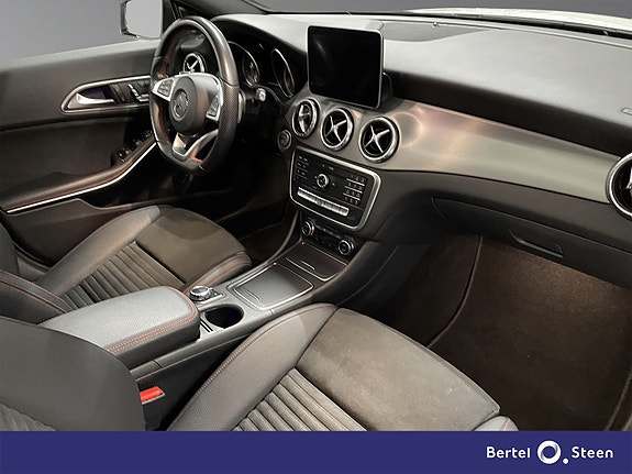 Mercedes-Benz CLA180 15 of 23