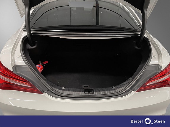 Mercedes-Benz CLA180 9 of 23