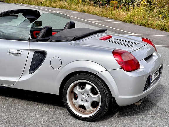 Toyota MR2 4 of 21