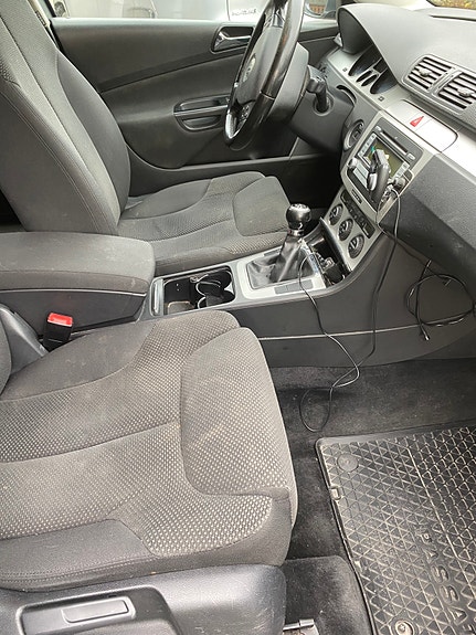 Volkswagen Passat 9 of 14