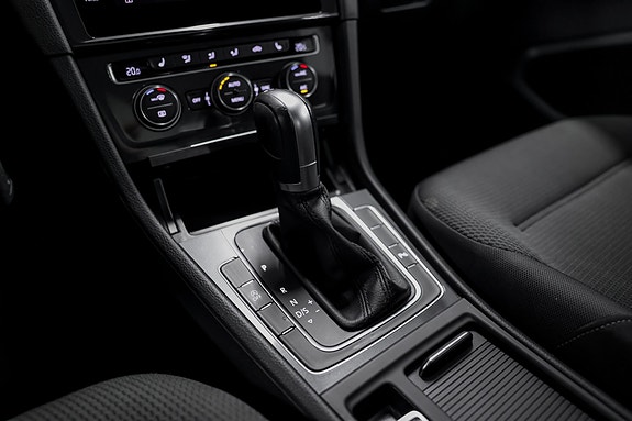 Volkswagen Golf VII 21 of 23