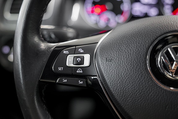Volkswagen Golf VII 12 of 23