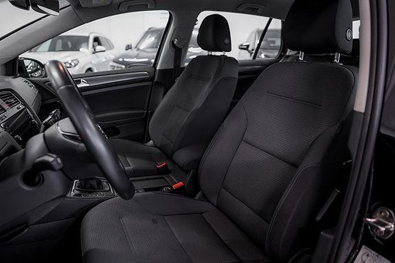 Volkswagen Golf VII 11 of 23