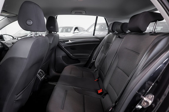 Volkswagen Golf VII 22 of 23