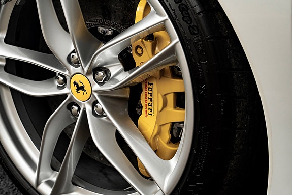 Ferrari 488 Spider 24 of 30