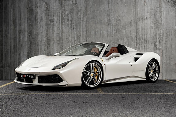 Ferrari 488 Spider 4 of 30