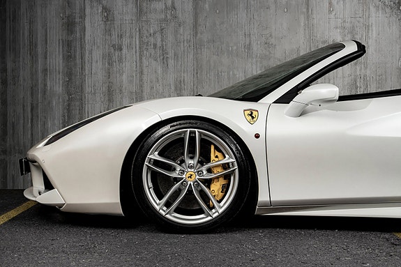 Ferrari 488 Spider 12 of 30