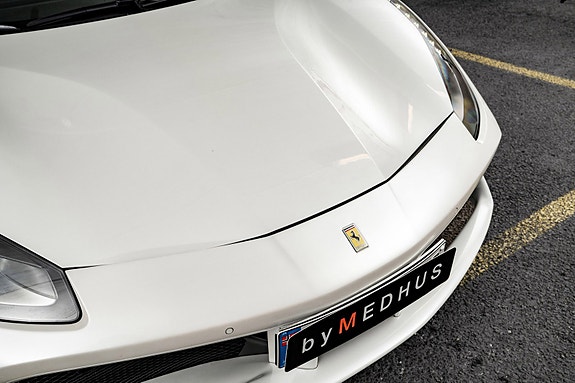 Ferrari 488 Spider 9 of 30