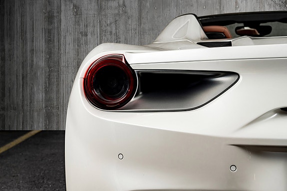 Ferrari 488 Spider 16 of 30
