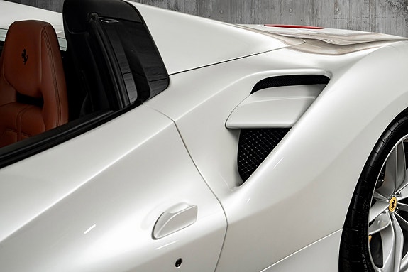 Ferrari 488 Spider 21 of 30