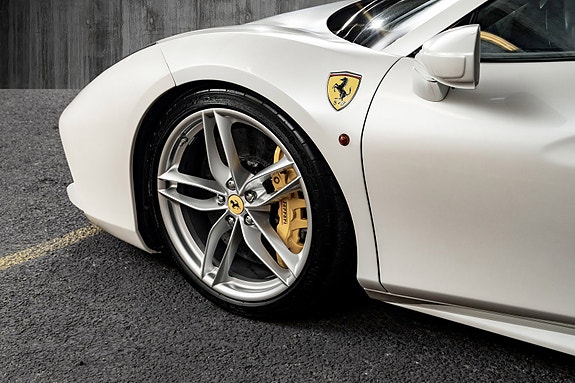 Ferrari 488 Spider 23 of 30