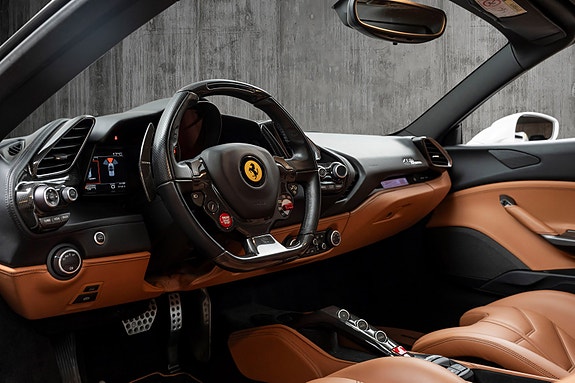 Ferrari 488 Spider 26 of 30