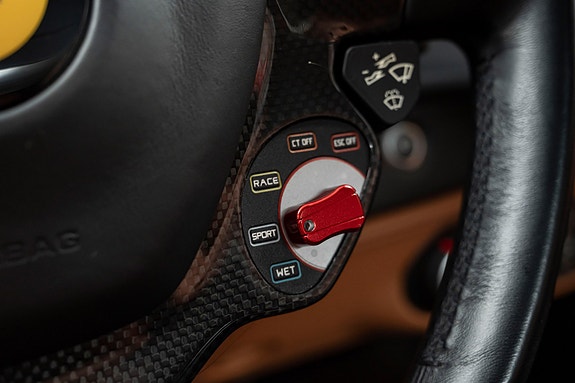 Ferrari 488 Spider 29 of 30