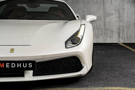 Ferrari 488 Spider 7 of 30