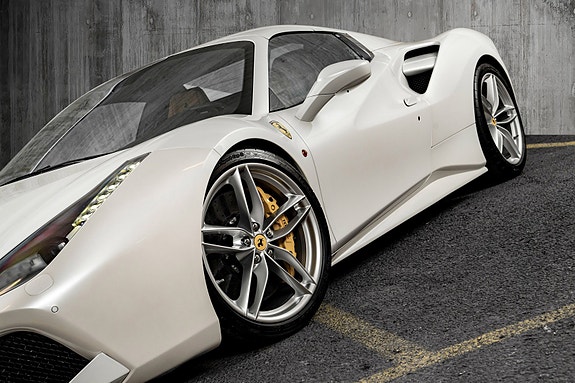 Ferrari 488 Spider 11 of 30