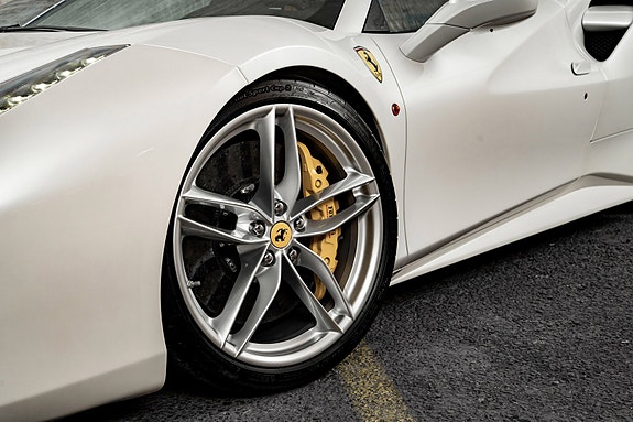 Ferrari 488 Spider 22 of 30