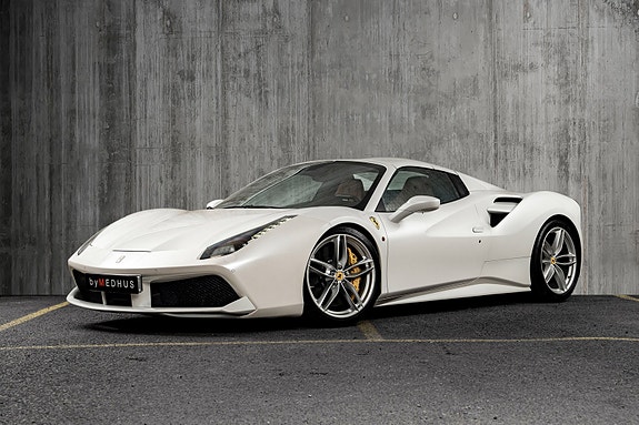 Ferrari 488 Spider 5 of 30