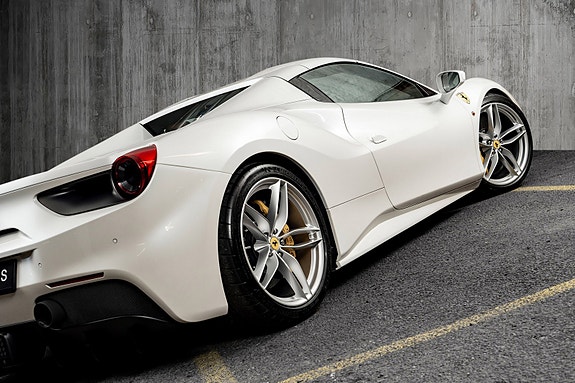 Ferrari 488 Spider 19 of 30