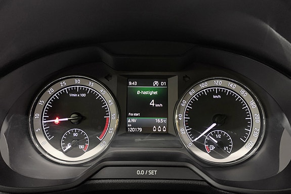 Skoda Octavia Scout 11 of 14
