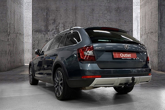 Skoda Octavia Scout 2 of 14