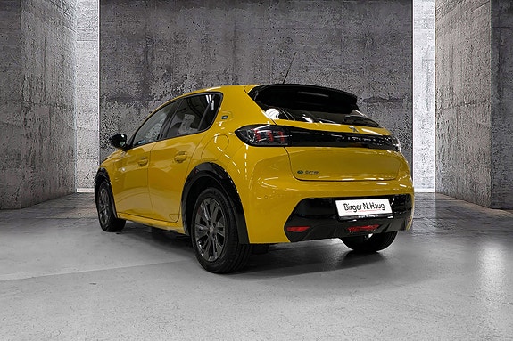 Peugeot e-208 5 of 16