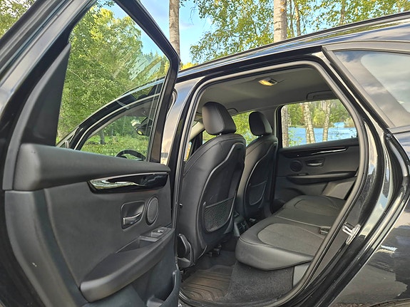 BMW 225xe 13 of 18
