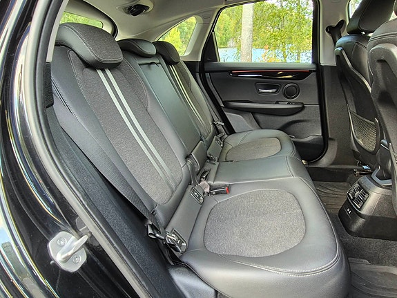 BMW 225xe 14 of 18