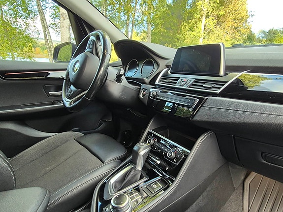 BMW 225xe 11 of 18