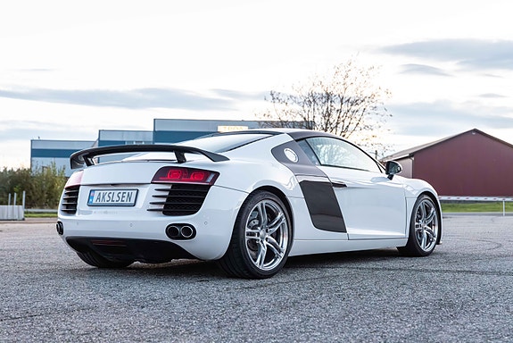 Audi R8 4 of 30