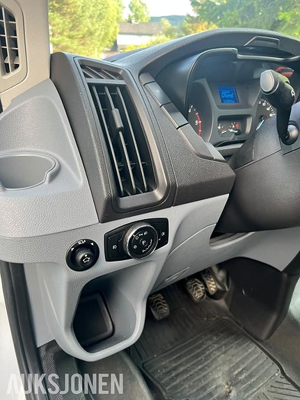 Ford Transit 8 of 30