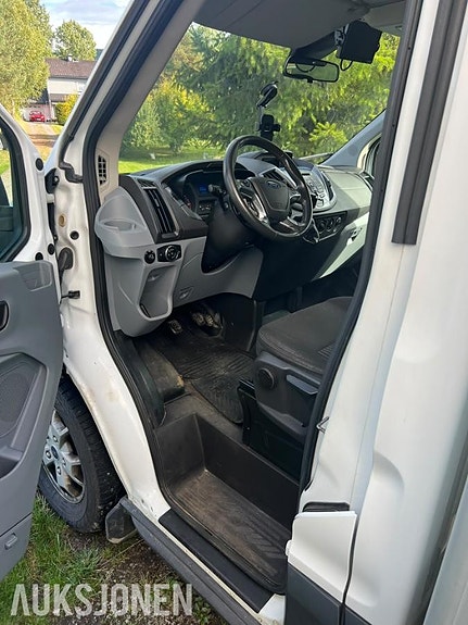 Ford Transit 11 of 30