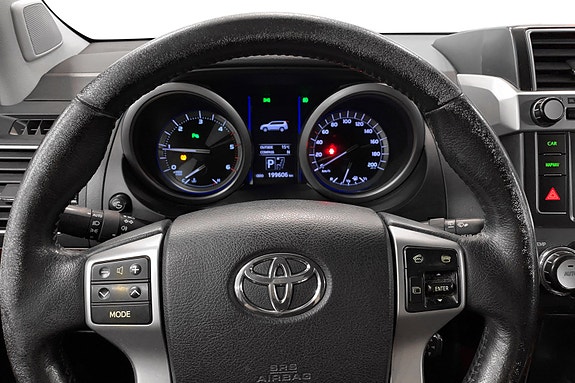 Toyota Land Cruiser 7 of 15