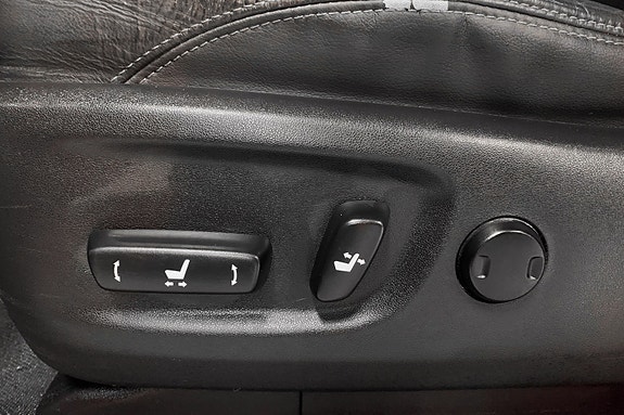 Toyota Land Cruiser 8 of 15