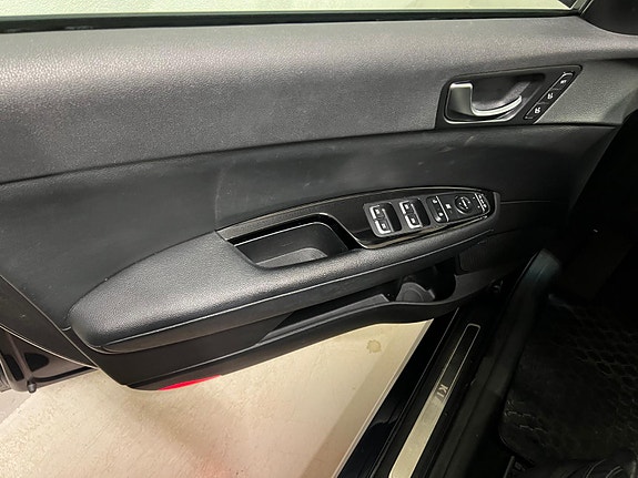 Kia Optima 7 of 26