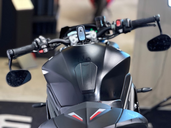 Triumph Speed Triple 1050 19 of 25