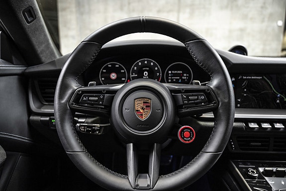 Porsche 911 16 of 30
