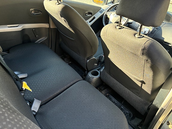 Toyota Yaris 11 of 12